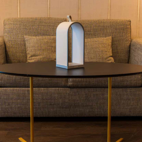 Luminaires italiens Emera Design sur table design, élégance et artisanat du luminaire italien